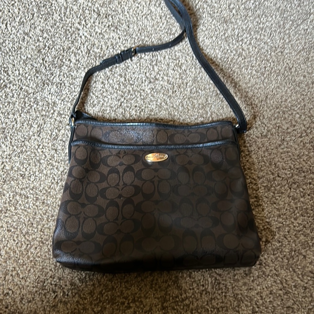 Crossbody Coach purse